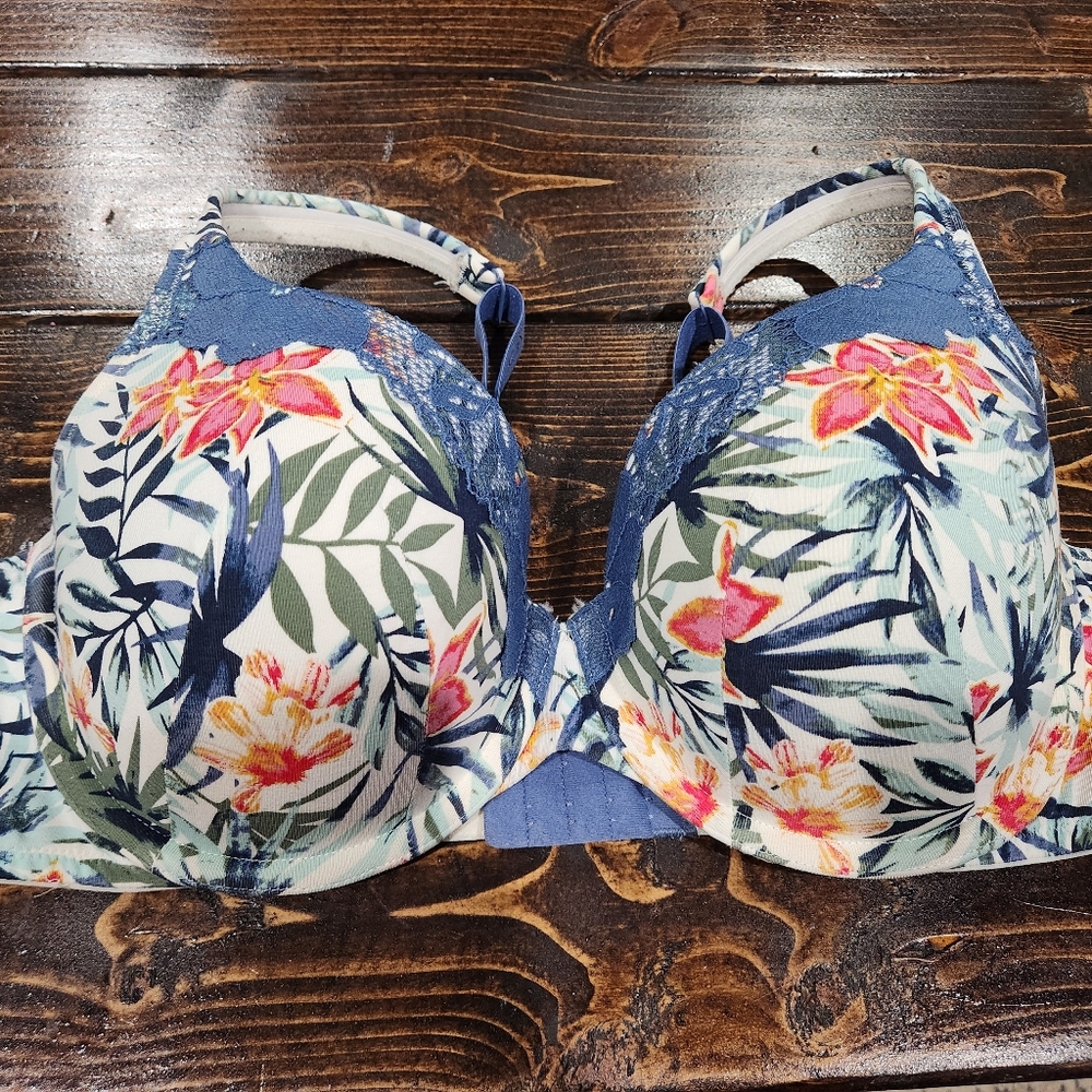 Gently used lightly lines tshirt bra